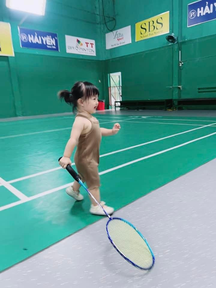 Cây vợt quá khổ cũng không ngăn chặn được chiến thắng của Winnie.