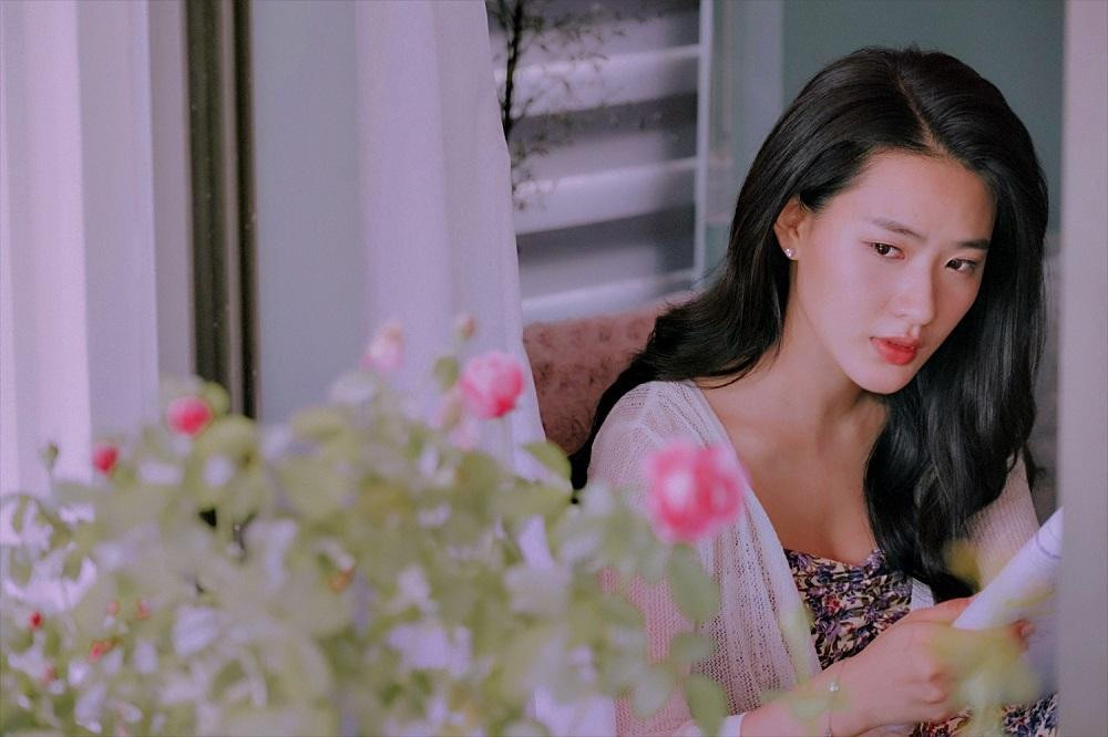 Sự mong manh, ngọt ngào của nàng tiểu thư đã đốn tim khán giả từ những giây phút đầu tiên. Sự mong manh, ngọt ngào của nàng tiểu thư đã đốn tim khán giả từ những giây phút đầu tiên.