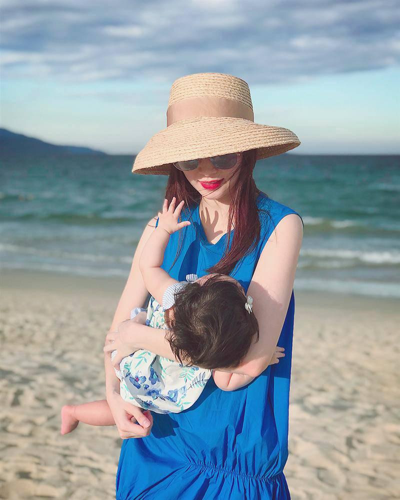 &quot;Thần tiên tỷ tỷ&quot; thường tìm cách giấu mặt con gái khi Sophie còn bé.