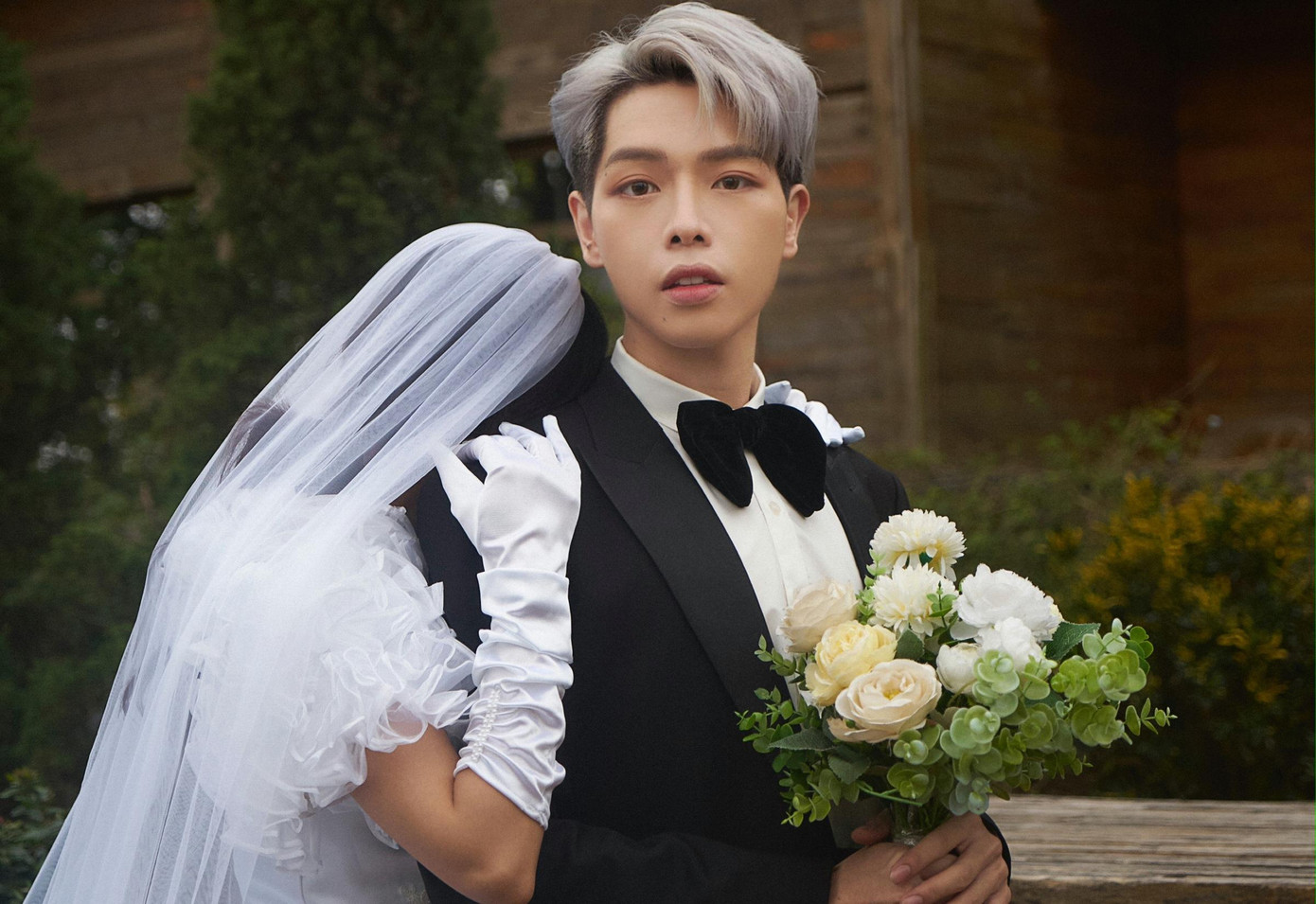 MV Ngày Đầu Tiên nhận được nhiều lời khen từ phía khán giả cả về giai điệu lẫn giọng ca ngọt ngào của Đức Phúc. Anh cũng là một ca sĩ được nhận xét là hát live tốt.