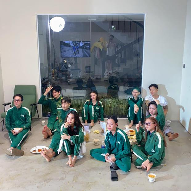 Lan Ngọc, S.T Sơn Thạch cùng hội bạn đình đám xem Running Man Vietnam. Lan Ngọc, S.T Sơn Thạch cùng hội bạn đình đám xem Running Man Vietnam.