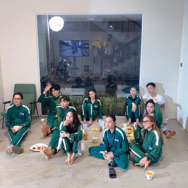 Lan Ngọc, S.T Sơn Thạch cùng hội bạn đình đám xem Running Man Vietnam.