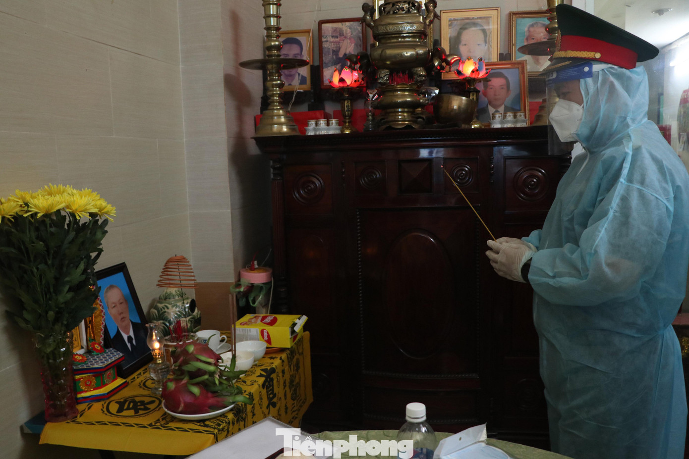 &quot;Mời chú về nhà cùng người thân. Xin chia buồn cùng gia đình và mong mọi người giữ gìn sức khỏe&quot;, đại úy Lê Nam Phong chia sẻ với gia đình.