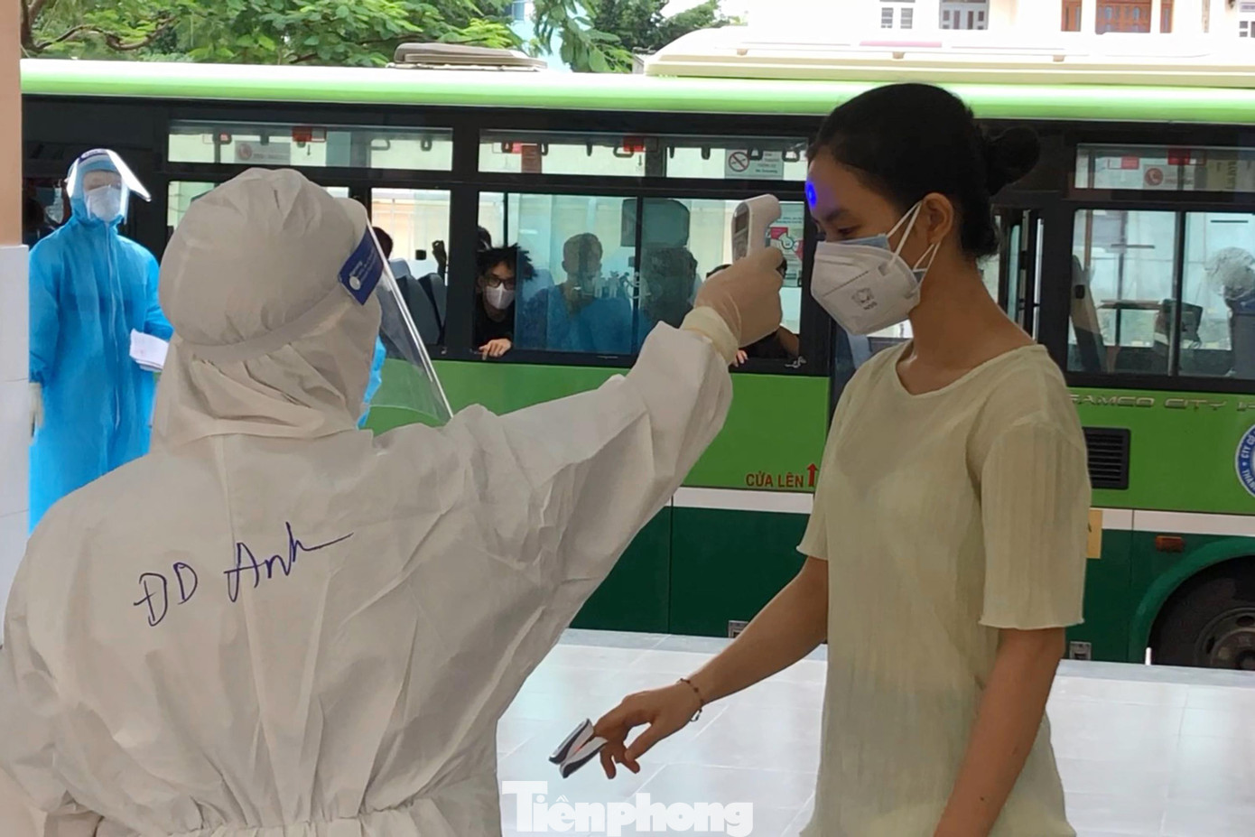 Trong đó đặc biệt chú trọng đến quá trình khám sàng lọc ban đầu khi tiếp nhận bệnh nhằm phát hiện bệnh lý nền các bệnh nhân nặng để dễ theo dõi điều trị. Trong đó đặc biệt chú trọng đến quá trình khám sàng lọc ban đầu khi tiếp nhận bệnh nhằm phát hiện bệnh lý nền các bệnh nhân nặng để dễ theo dõi điều trị.