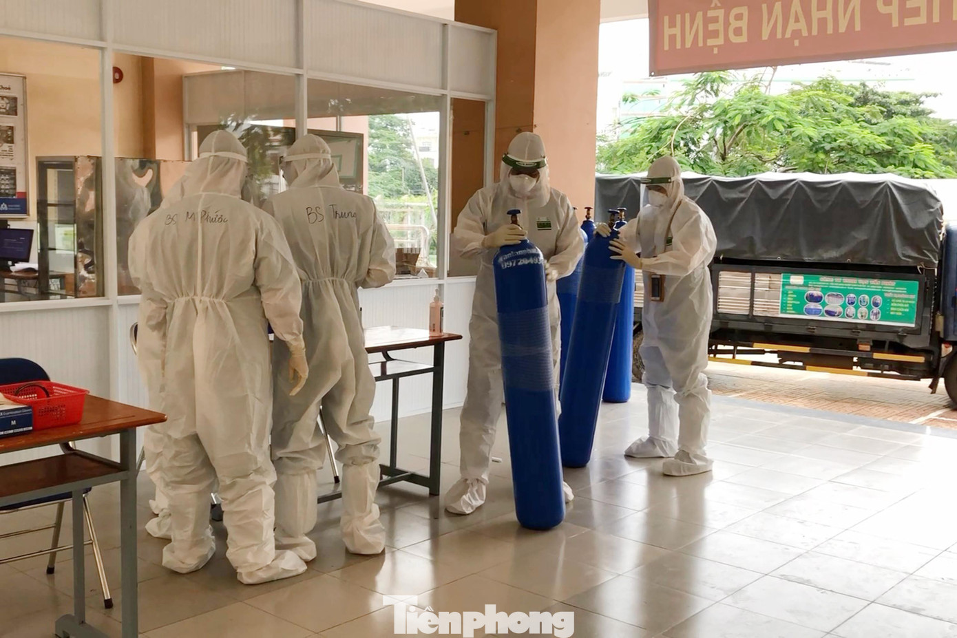 Điểm cách ly tập trung F0 này được đưa vào hoạt động chăm sóc điều trị nhằm giải tỏa áp lực lên các bệnh viện điều trị COVID-19 tuyến trên, góp phần kiểm soát và đẩy lùi dịch bệnh trên địa bàn quận Tân Phú. Điểm cách ly tập trung F0 này được đưa vào hoạt động chăm sóc điều trị nhằm giải tỏa áp lực lên các bệnh viện điều trị COVID-19 tuyến trên, góp phần kiểm soát và đẩy lùi dịch bệnh trên địa bàn quận Tân Phú.