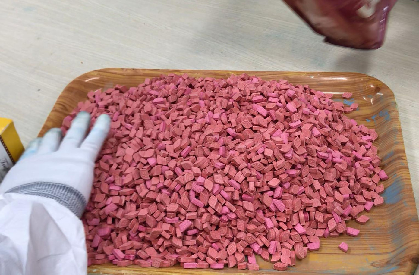 Hàng vạn viên ma túy tổng hợp được phát hiện. Hàng vạn viên ma túy tổng hợp được phát hiện.