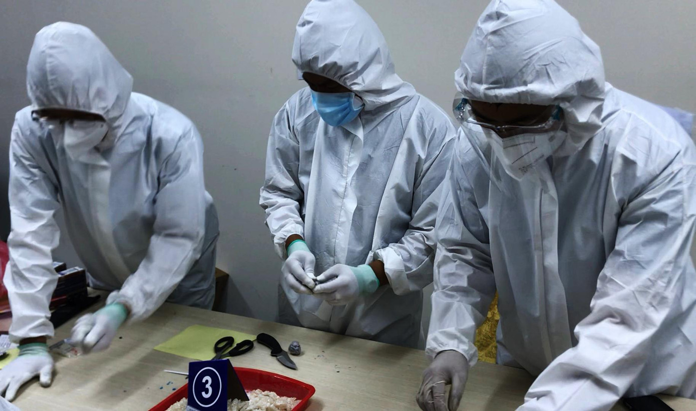 Những kiện hàng có nghi vấn được tiến hành kiểm tra thực tế. Những kiện hàng có nghi vấn được tiến hành kiểm tra thực tế.