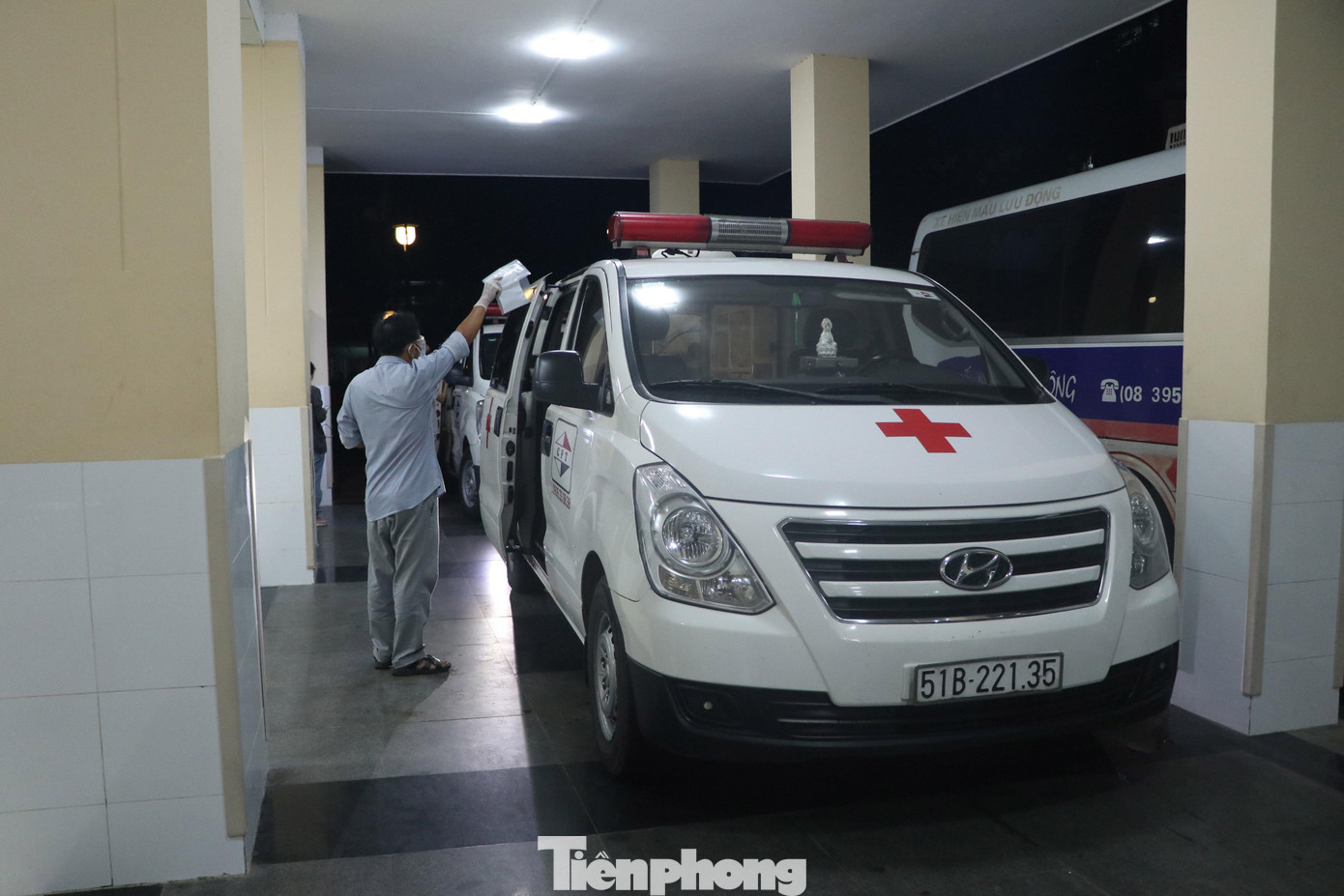 Đội ngũ nhân viên y tế làm việc ngày đêm chỉ với một hy vọng duy nhất là giúp thật nhiều bệnh nhân khỏi bệnh, dịch bệnh được đẩy lùi.