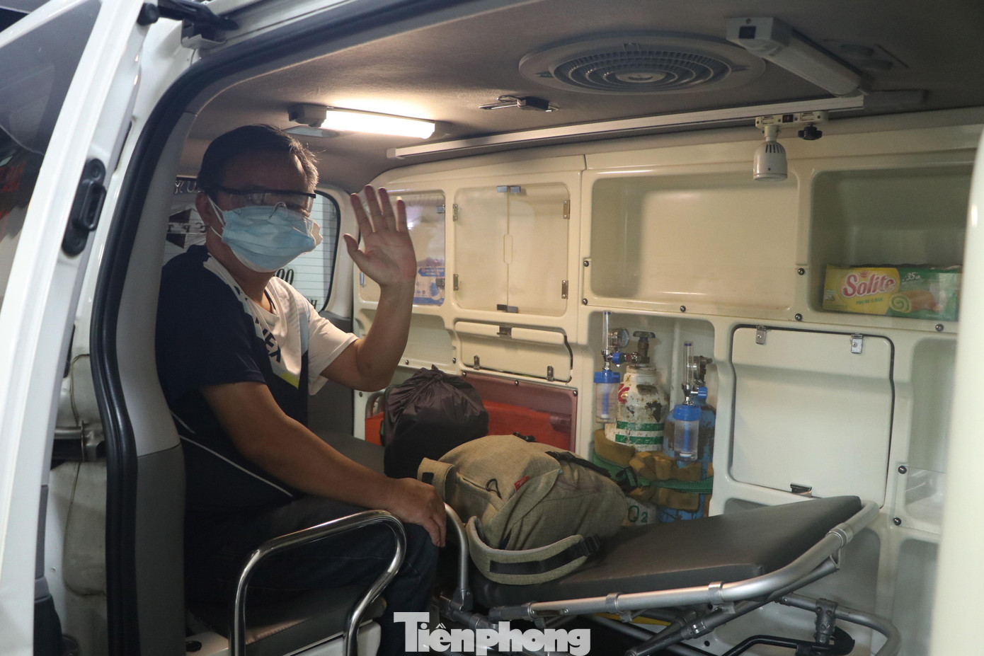 &quot;Mỗi lần có bệnh nhân nặng hồi phục và xuất viện là niềm động viên, động lực cho đội ngũ nhân viên y tế&quot;, cử nhân Trần Thị Thúy - Điều dưỡng trưởng khoa Bệnh Nhiệt đới chia sẻ.