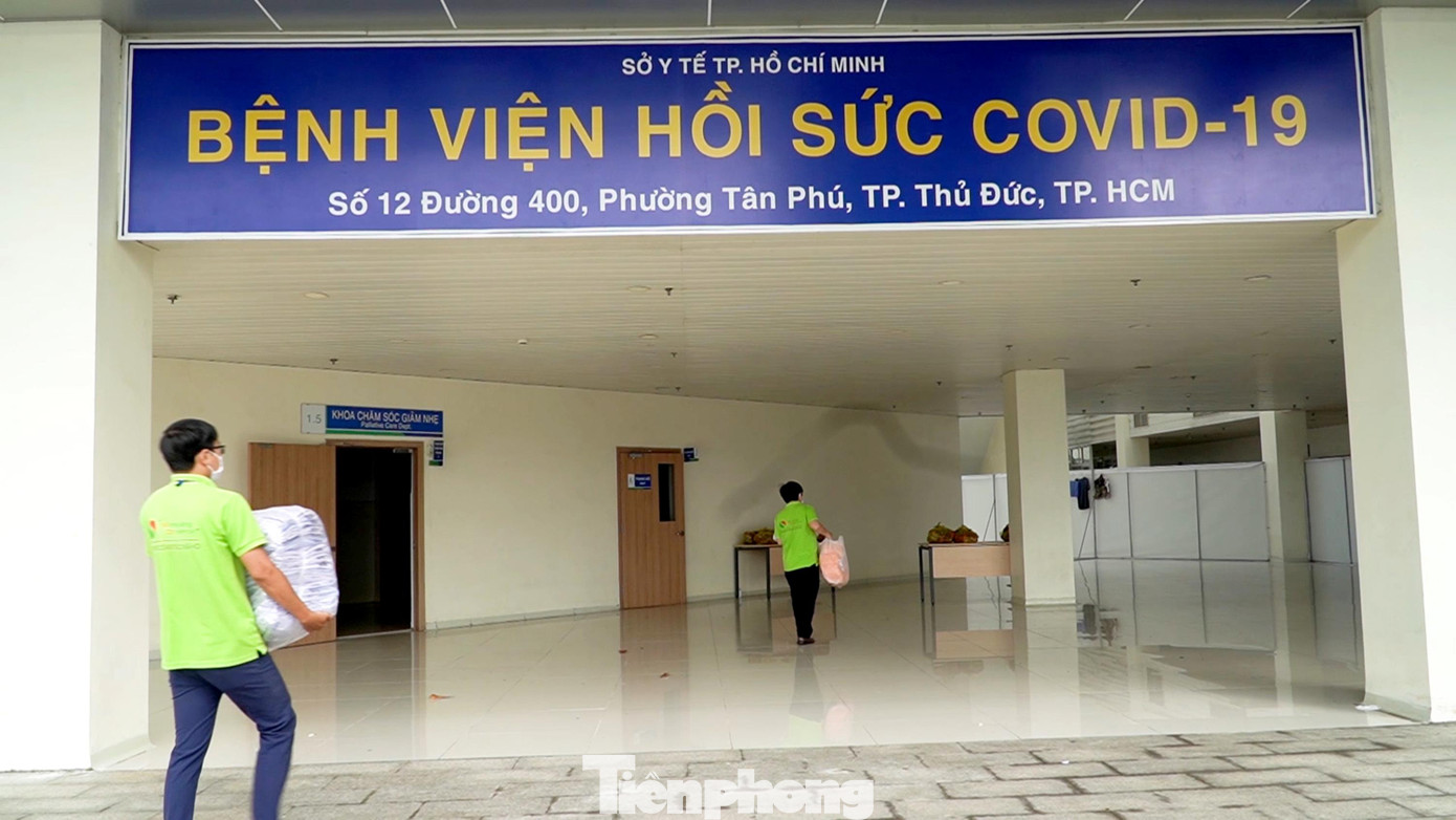 Theo BSCK2 Cao Thị Hồng, Phụ trách Trung tâm Kiểm tra sức khỏe Chợ Rẫy Việt Nhật (HECI) kiêm Trưởng khoa 6B, Bệnh viện hồi sức COVID-19, khoa 6B được bố trí 70 giường bệnh.