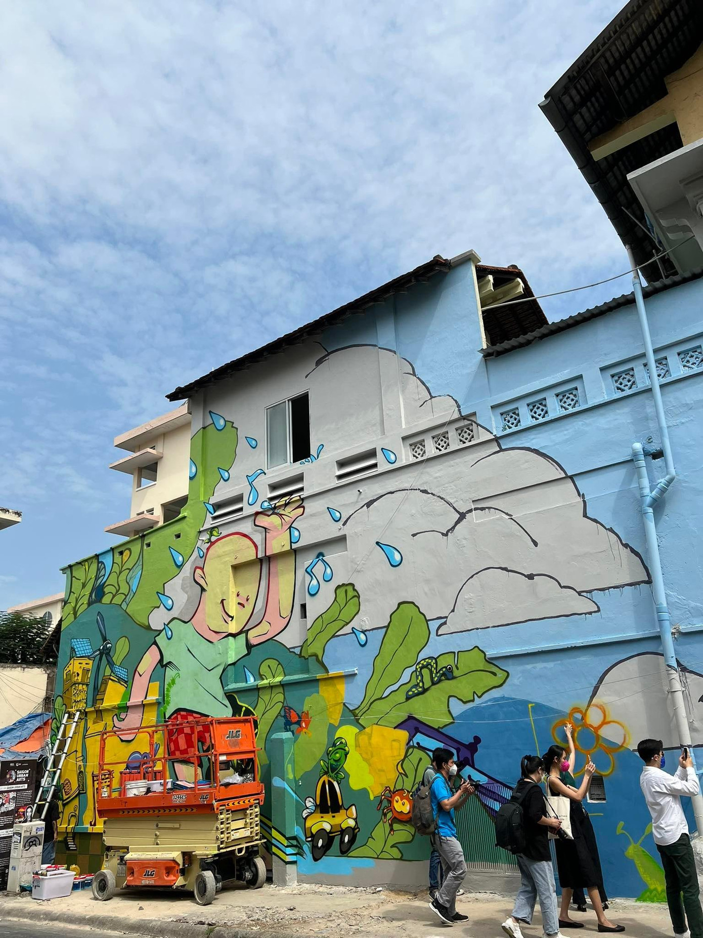 Bạn có thể đến đây gặp gỡ và giao lưu với các nghệ sỹ để tìm hiểu thêm về nghệ thuật vẽ tranh tường. Bạn có thể đến đây gặp gỡ và giao lưu với các nghệ sỹ để tìm hiểu thêm về nghệ thuật vẽ tranh tường.