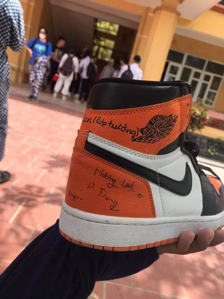 Hội bạn thân đồng hành theo mỗi bước chân. (Ảnh: Nguyễn Hải) Hội bạn thân đồng hành theo mỗi bước chân. (Ảnh: Nguyễn Hải)