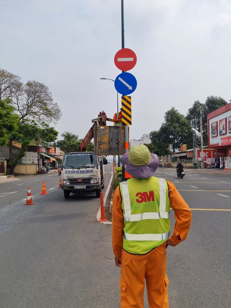 Mục tiêu của dự án này nhằm giảm thiểu tai nạn giao thông trước cổng trường.