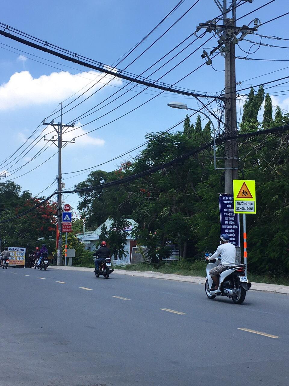 Sắp tới, dự án cũng triển khai thêm những buổi cung cấp kiến thức về ATGT cho học sinh, đặc biệt là tại các trường tiểu học. Sắp tới, dự án cũng triển khai thêm những buổi cung cấp kiến thức về ATGT cho học sinh, đặc biệt là tại các trường tiểu học.