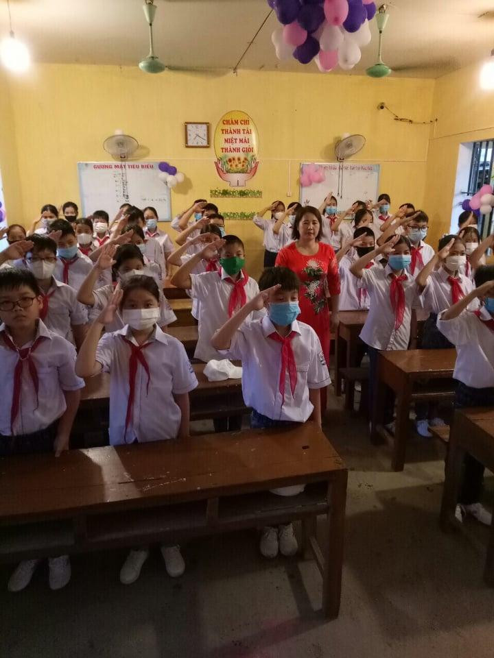 Nghi thức chào cờ trong lễ khai giảng tại trường THCS An Ninh. Nghi thức chào cờ trong lễ khai giảng tại trường THCS An Ninh.