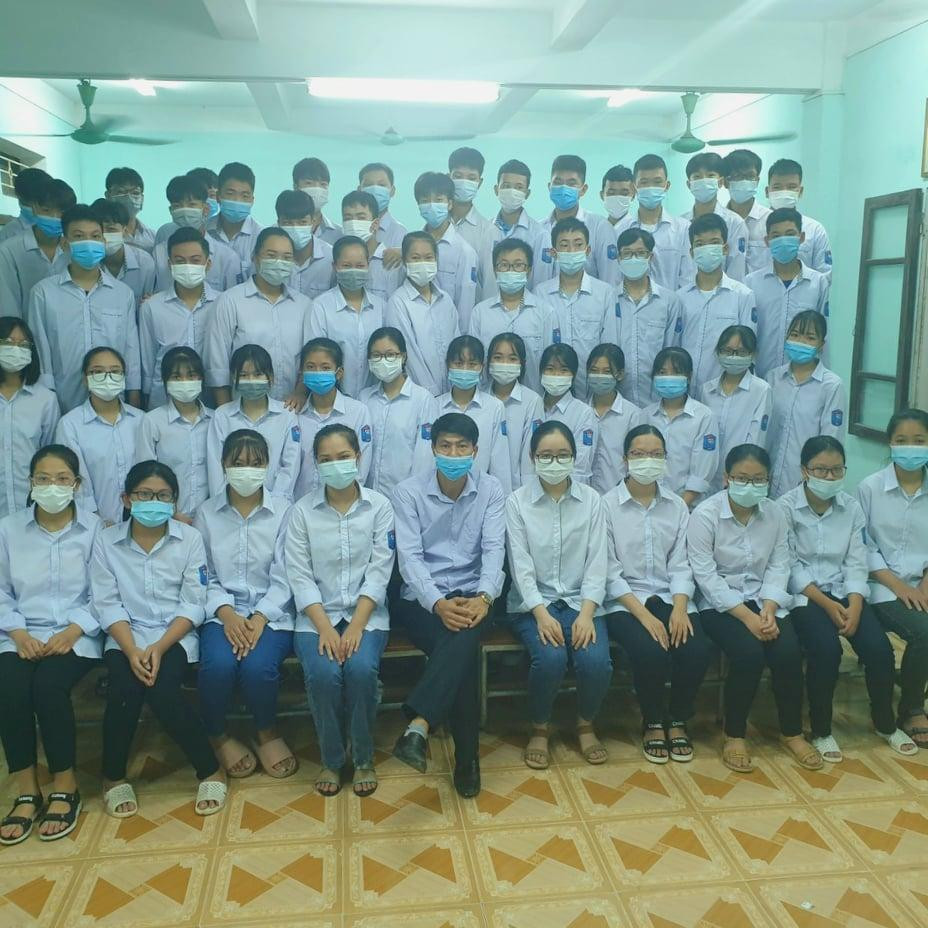 Cùng nhau chụp ảnh, lưu giữ kỉ niệm một năm học thật đặc biệt khi bắt đầu bước vào cấp Ba. Cùng nhau chụp ảnh, lưu giữ kỉ niệm một năm học thật đặc biệt khi bắt đầu bước vào cấp Ba.