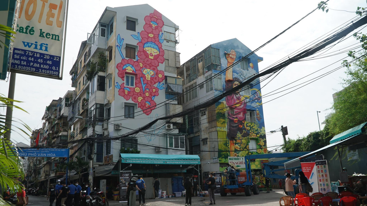 Dự án vẽ tranh đường phố thu hút sự chú ý của nhiều người và mang đến nhiều ý nghĩa tích cực. Dự án vẽ tranh đường phố thu hút sự chú ý của nhiều người và mang đến nhiều ý nghĩa tích cực.