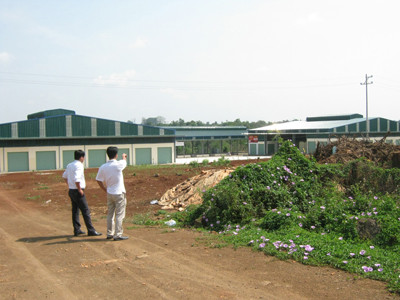 Chợ khang trang nhưng không có lối vào. Chợ khang trang nhưng không có lối vào