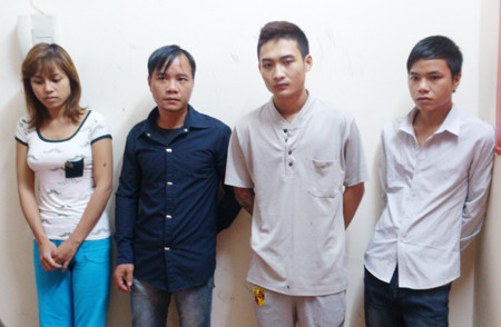 Các đối tượng Thu, Tuấn, Đức, Tùng tại cơ quan điều tra. Ảnh: TN