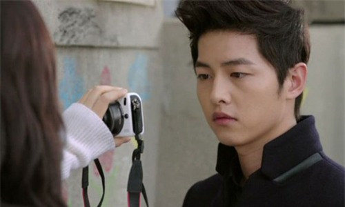  Kế hoạch của chị đã thành công. Chị nói thì anh không nghe. Chị cho anh một tháng để chứng minh điều đó và bây giờ anh đã biết, cô ta chẳng yêu anh, chỉ yêu túi tiền của anh. (Ảnh minh họa) 