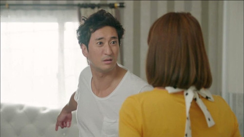  Khi chúng ta làm chỉ đủ ăn tiêu, em phải chi chút từng đồng lo cho con, hai vợ chồng mình chấp nhận thiếu thốn một chút cũng không sao. (Ảnh minh họa) 