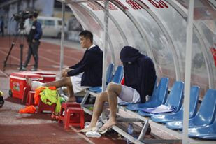 Tuấn Anh rơi nước mắt vì dính chấn thương ở trận hòa Hải Phòng ảnh 1