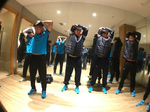 HLV Park Hang Seo trầm ngâm xem U23 tập tại Côn Sơn ảnh 3