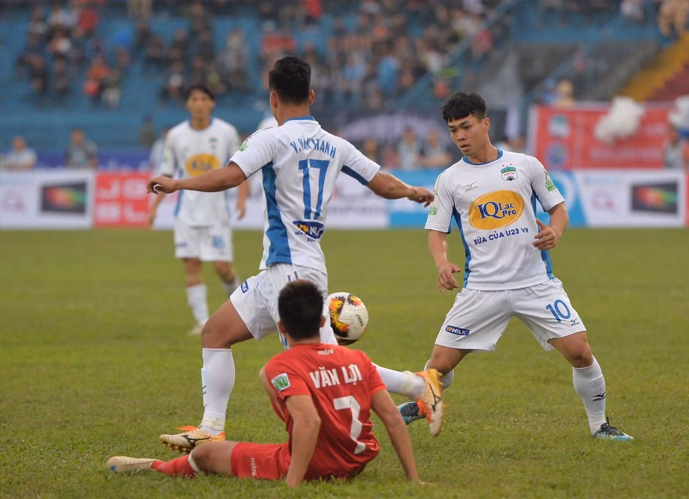 Xuân Trường lập 'siêu phẩm', HAGL chia điểm với Hải Phòng ảnh 1