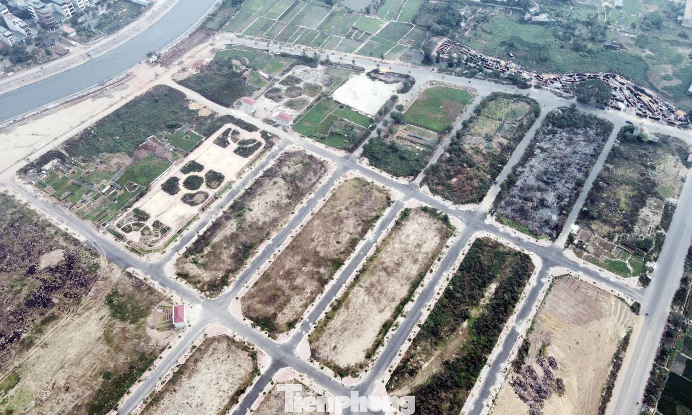 Trong tổng diện tích 154.468,5m2 đất có 6.841,5m2 đất bãi đỗ xe; 9.609,1m2 đất cây xanh, vườn hoa, thể dục thể thao; 10.708,5m2 đất trường trung học cơ sở; 19.380m2 đất trường trung học phổ thông; 82.832,8m2 đất giao thông...