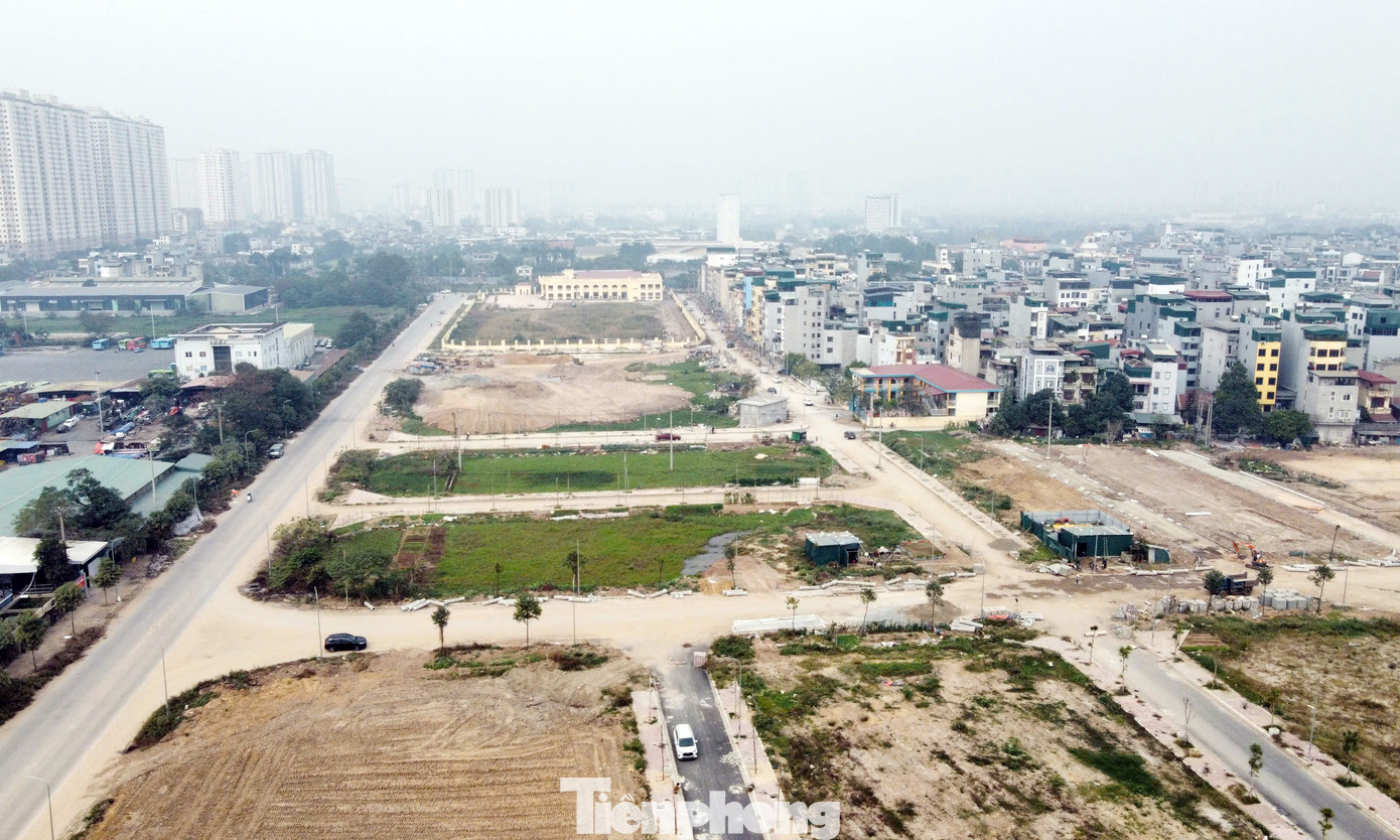 Hình thức giao đất là Nhà nước giao đất không thu tiền sử dụng đất. UBND huyện Thanh Trì có trách nhiệm đầu tư xây dựng hạ tầng kỹ thuật đồng bộ hạ tầng kỹ thuật chung của khu vực theo quy hoạch được duyệt và lập dự án đầu tư xây dựng công trình theo quy định. Thời hạn sử dụng đất lâu dài.