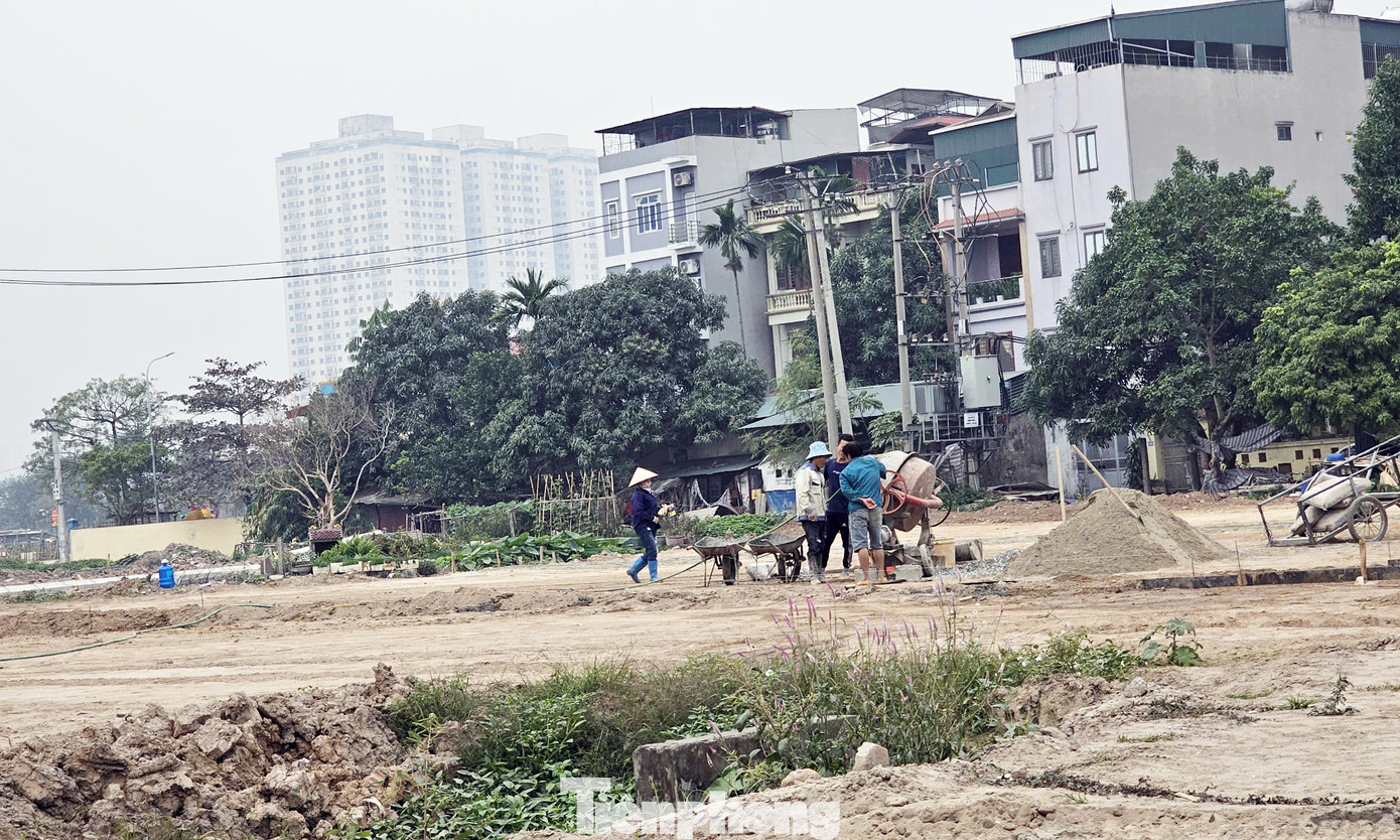 Theo ghi nhận của PV, khu di dân phục vụ giải phóng mặt bằng khu tưởng niệm danh nhân Chu Văn An nằm trên địa bàn thôn Văn, xã Thanh Liệt đang trong quá trình xây dựng hạ tầng kỹ thuật dự án.