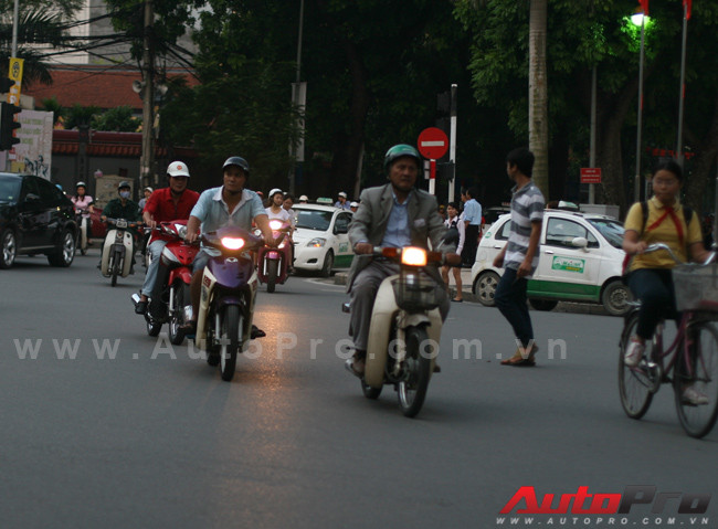 Đèn pha thực chất có nhiều tính năng hữu dụng hơn cả việc chiếu sáng đường đi