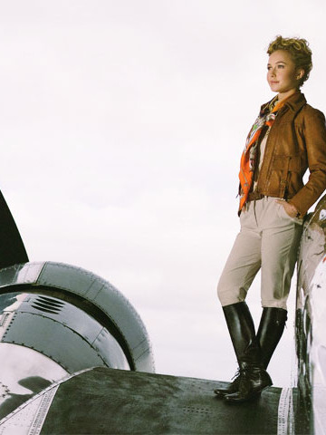 Hayden Panettiere hóa thân thành Amelia Earhart - nữ phi công đầu tiên một mình bay qua Đại Tây Dương.