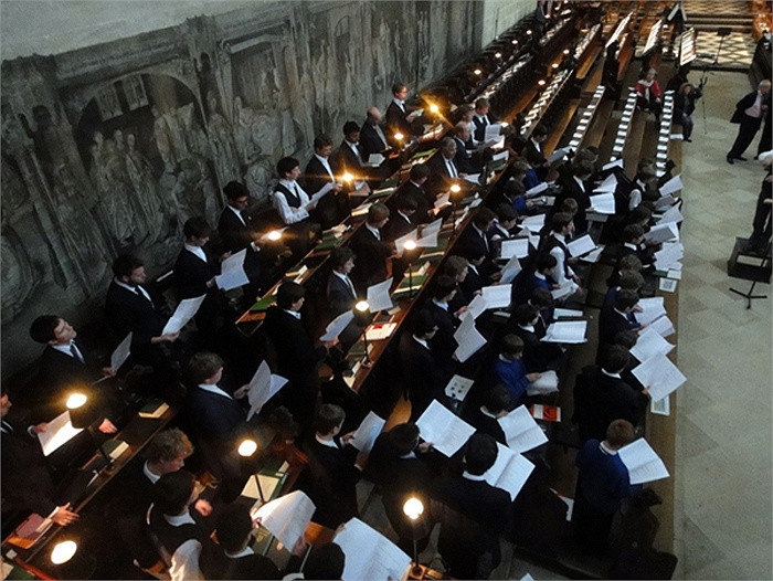 Hàng năm, trường tuyển sinh hơn 1.000 học viên, trải qua các vòng phỏng vấn, kiểm tra khắt khe, 250 ứng cử viên được theo học