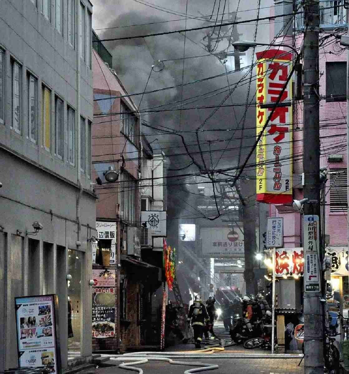 Khói đen bao trùm khu vực. Ảnh: The Yomiuri Shimbun Khói đen bao trùm khu vực. Ảnh: The Yomiuri Shimbun