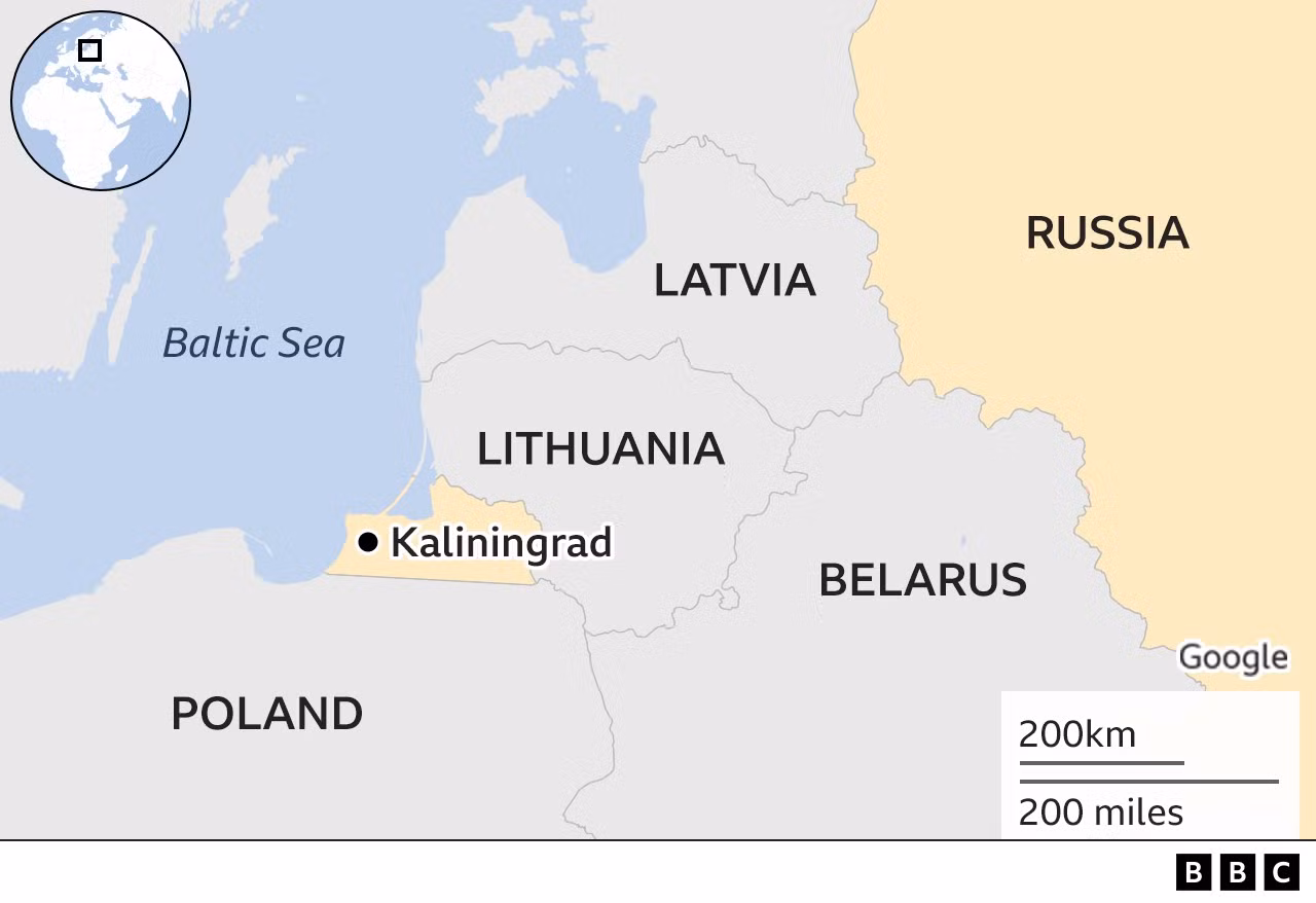 Vùng Kaliningrad nằm tách biệt với Nga, giáp Ba Lan và Litva - đều là thành viên NATO. Bản đồ: BBC
