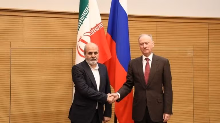 Ông Nikolay Patrushev (phải) và ông Ali Akbar Ahmadian (trái). Ảnh: RT Ông Nikolay Patrushev (phải) và ông Ali Akbar Ahmadian (trái). Ảnh: RT