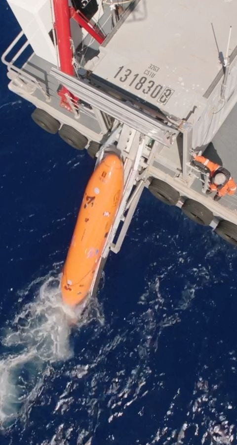 Thiết bị được sử dụng để tìm kiếm xác máy bay. Ảnh: Reuters