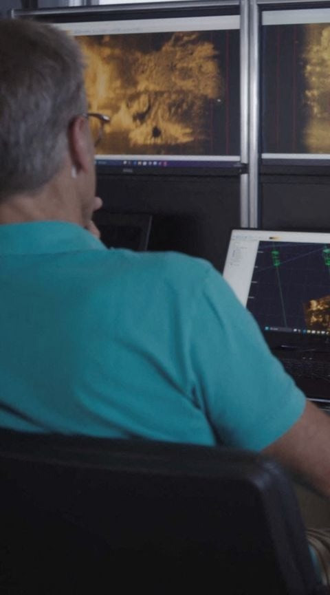 Hình ảnh được cho là xác máy bay của Amelia Earhart. Ảnh: Reuters