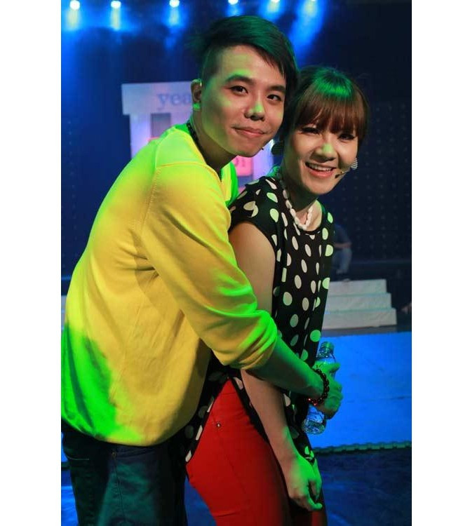 Trong khi đó, giọng ca Người ấy cũng chia sẻ lý do anh và Yến Nhi quyết định đường ai nấy đi hết sức ngớ ngẩn