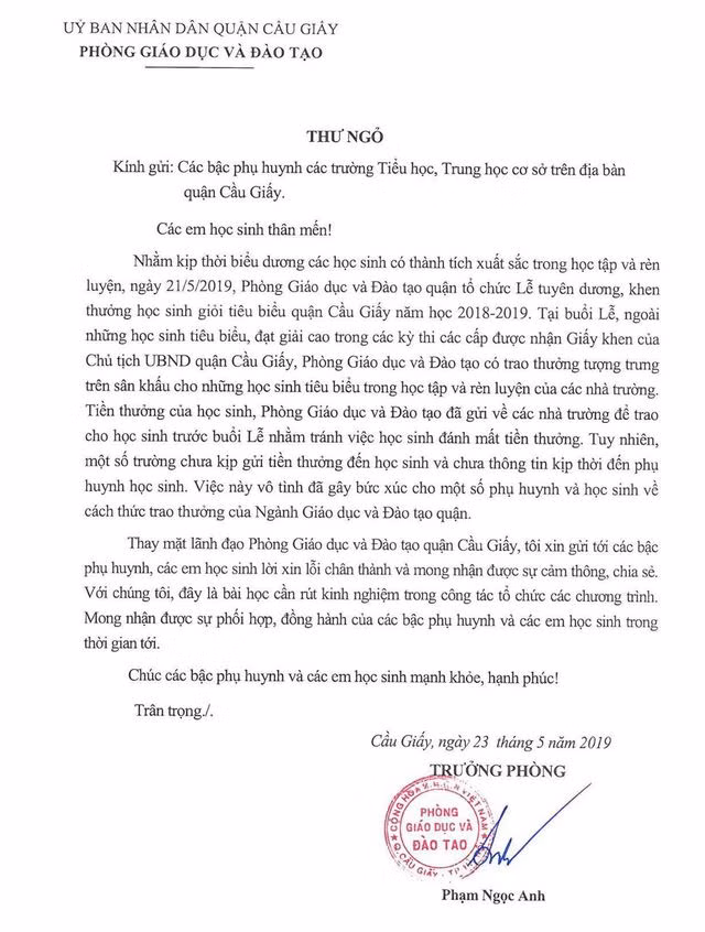 Bản tin 8H: Phòng giáo dục Cầu Giấy xin lỗi vì thưởng học sinh bằng tờ giấy ảnh 1