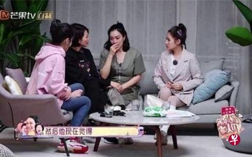 ‘Biểu tượng gợi cảm’ gốc Việt nức nở vì chồng kém 12 tuổi thay đổi ảnh 1