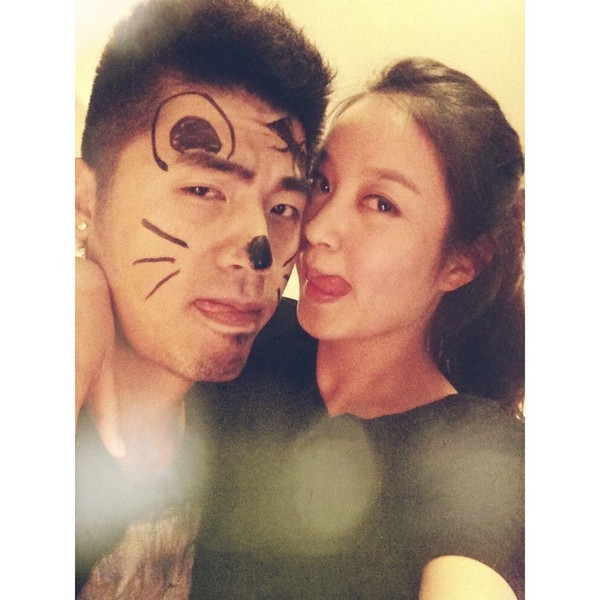 Mi Vân luôn cười tươi rạng rỡ trong những hình ảnh chụp cùng bạn trai