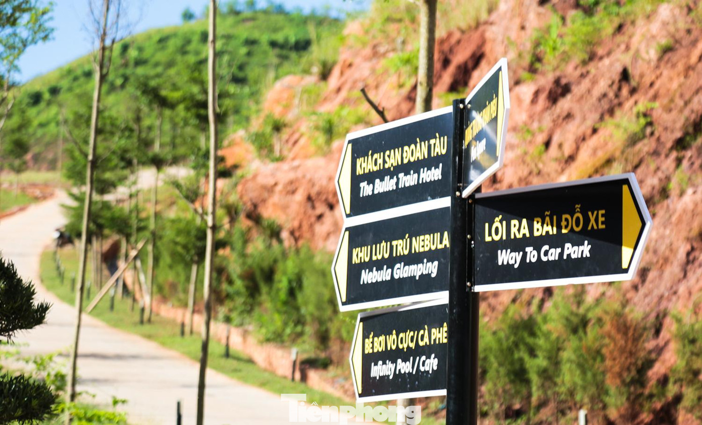 Trong báo cáo gửi cơ quan chức năng, chủ đầu tư cho biết các hạng mục công trình nằm trong quy hoạch đã hoàn thiện đầy đủ các thủ tục pháp lý và đã được cấp phép đưa vào hoạt động. Tuy nhiên, báo cáo kết quả kiểm tra việc chấp hành quy định của pháp luật trong hoạt động đầu tư xây dựng, vận hành điểm du lịch Mộc Châu Island ngày 6/9 của UBND huyện Mộc Châu chỉ ra nhiều hạng mục công trình xây dựng vi phạm.