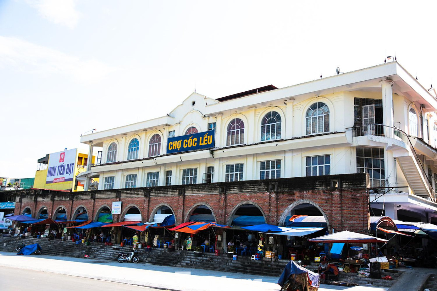 Khu chợ Cốc Lếu (thành phố Lào Cai) trở thành điểm dừng chân trong hành trình của rất nhiều du khách khi du lịch đến Sa Pa và Lào Cai.