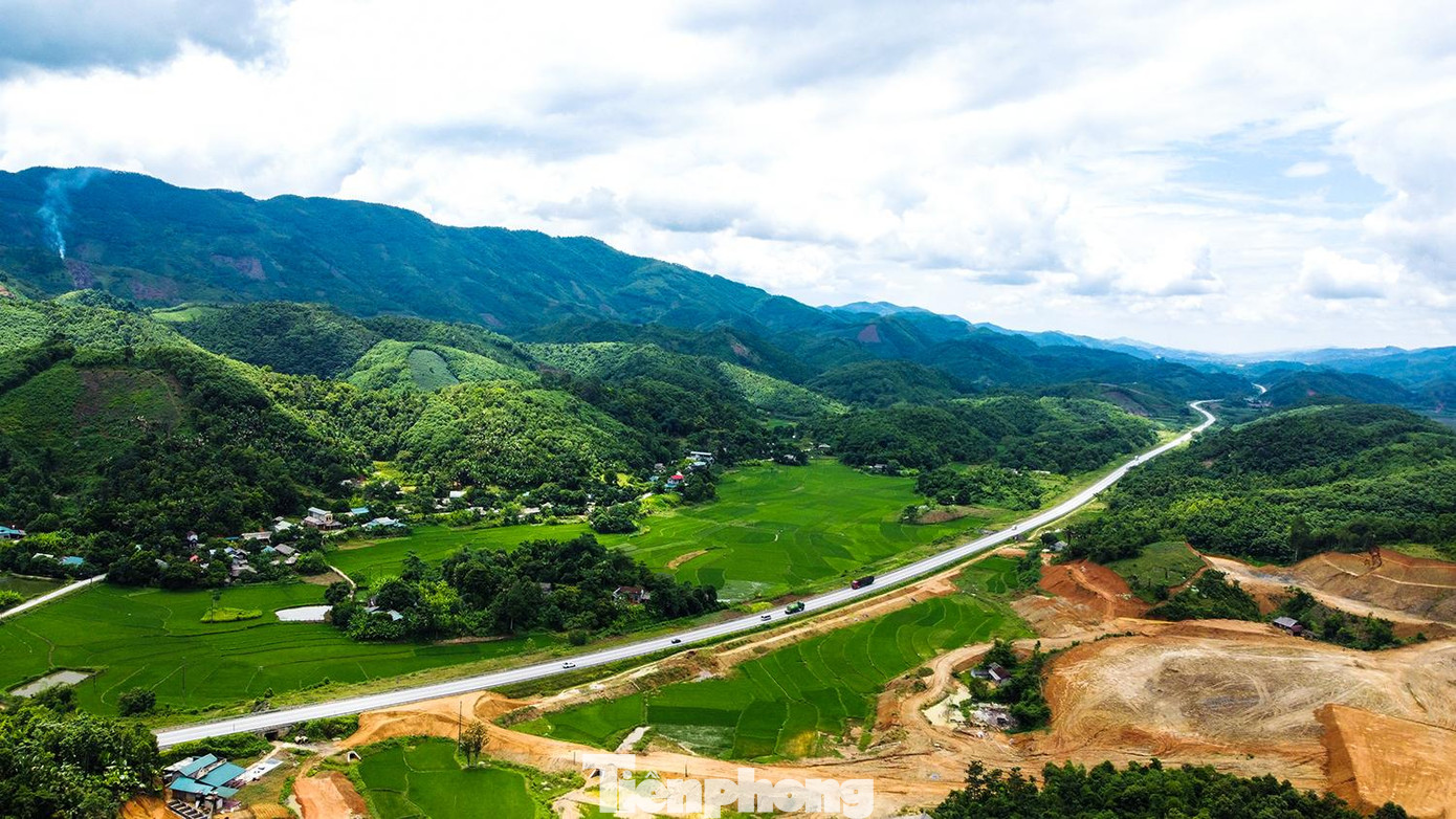 Sân bay Sa Pa cùng các sân bay khác như Nà Sản, Lai Châu sẽ thúc đẩy hoàn thiện hạ tầng giao thông, phát triển kinh tế vùng Trung du và miền núi phía Bắc. Ảnh: Hân Nguyễn. Sân bay Sa Pa cùng các sân bay khác như Nà Sản, Lai Châu sẽ thúc đẩy hoàn thiện hạ tầng giao thông, phát triển kinh tế vùng Trung du và miền núi phía Bắc. Ảnh: Hân Nguyễn.