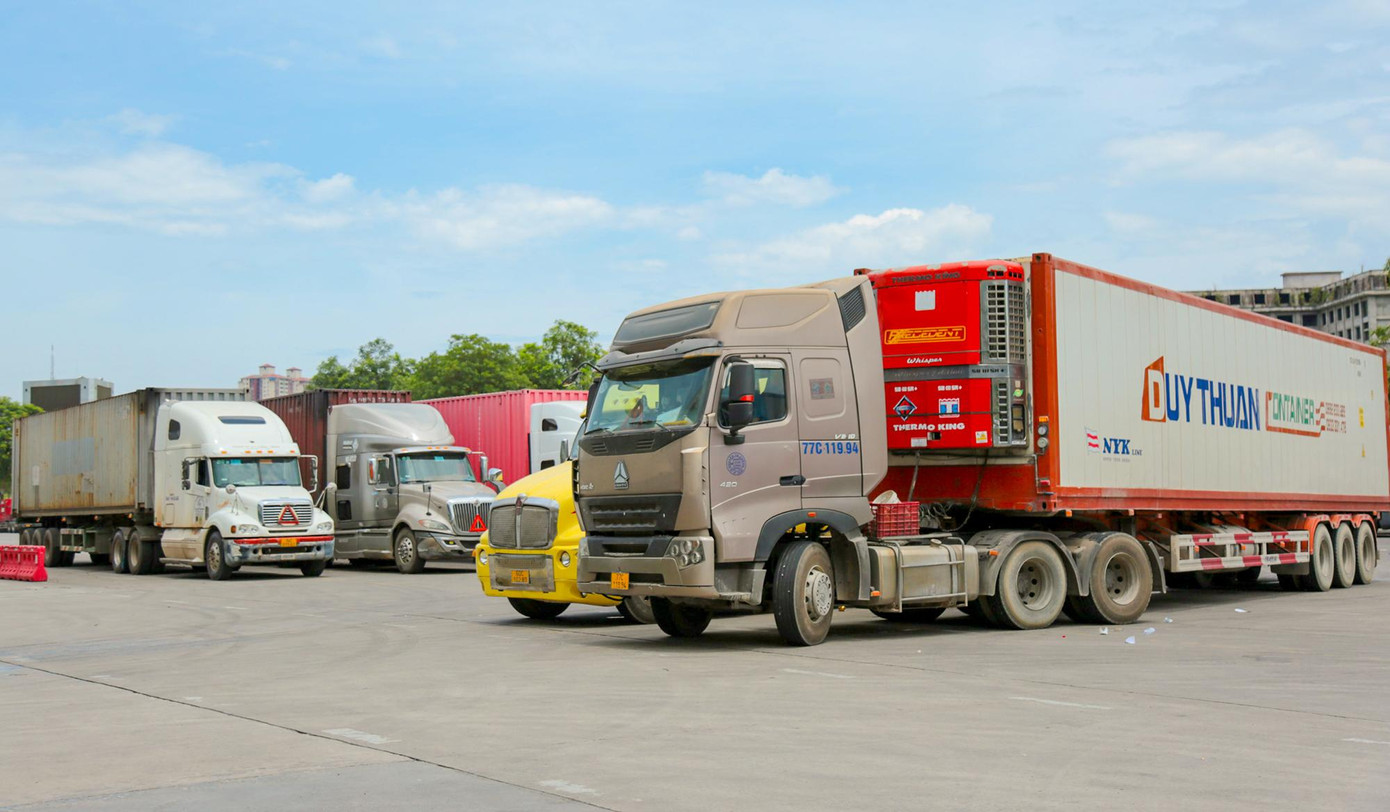 Do phía bạn vẫn kiểm soát chặt để phòng dịch COVID-19 nên số lượng xe chở hàng nông sản được thông quan trong ngày vẫn hạn chế.