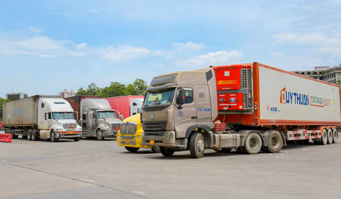 Do phía bạn vẫn kiểm soát chặt để phòng dịch COVID-19 nên số lượng xe chở hàng nông sản được thông quan trong ngày vẫn hạn chế.