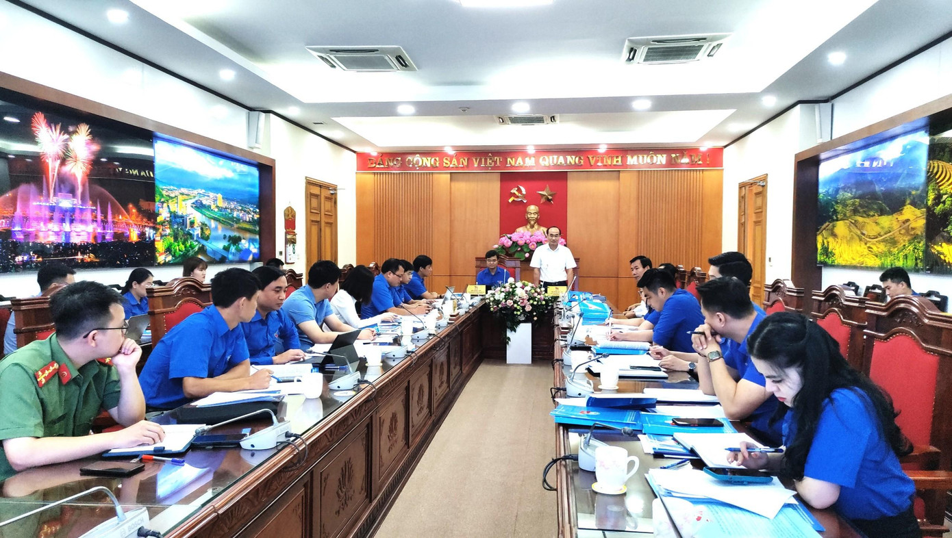 Đồng chí Vũ Xuân Cường, Phó Bí thư Thường trực Tỉnh ủy, Chủ tịch HĐND tỉnh Lào Cai dự và phát biểu tại buổi làm việc.