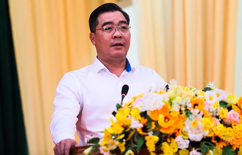 Ông Nông Việt Yên - Bí thư huyện ủy Mù Cang Chải phát biểu tại hội nghị. Ảnh: Hân Nguyễn.